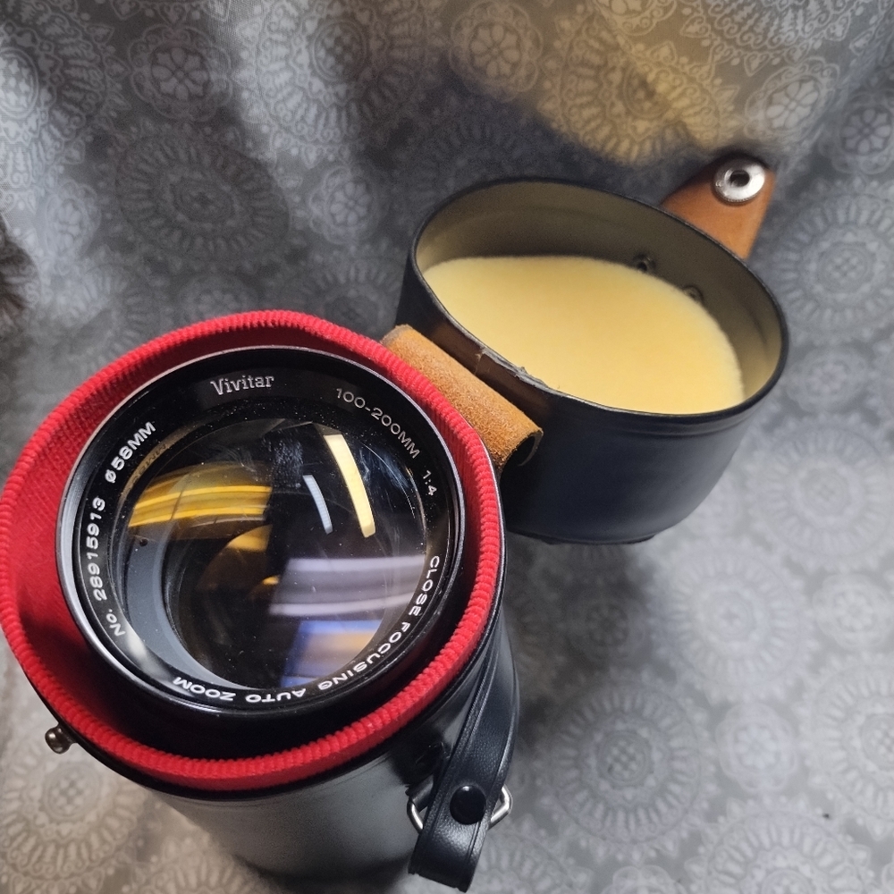 Vivitar 100-200mm f4 Close Focus Lens with case